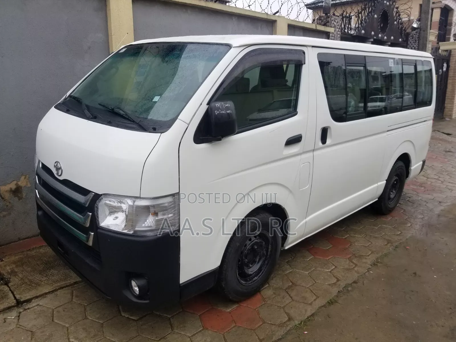 Toyota HiAce 2010 White