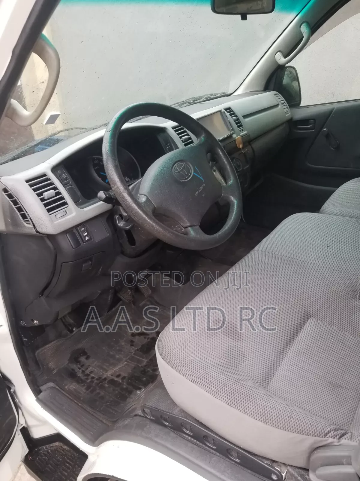 Toyota HiAce 2010 White