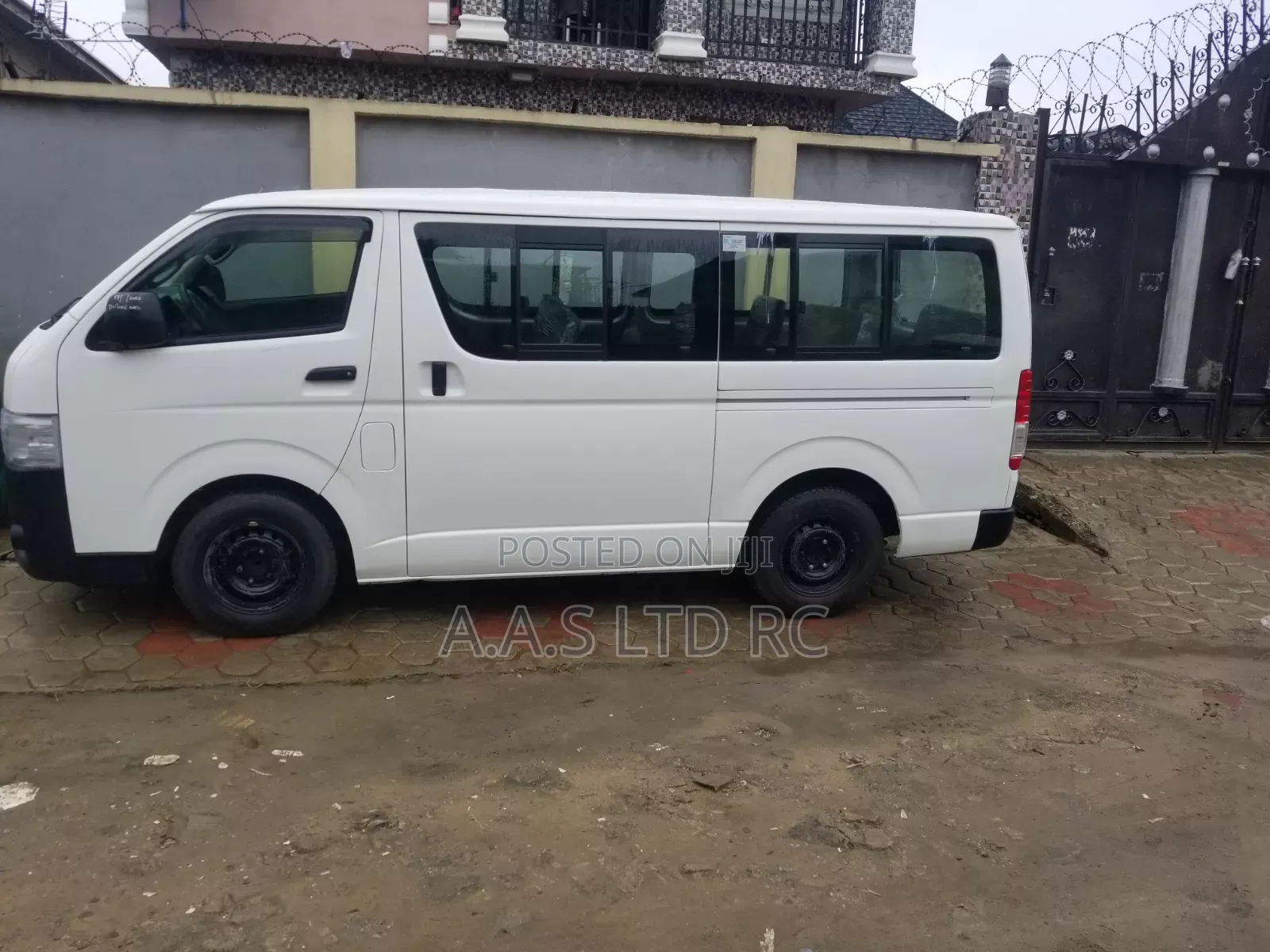 Toyota HiAce 2010 White