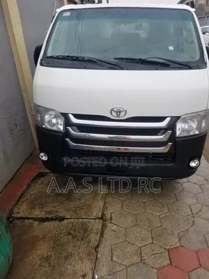 Toyota HiAce 2010 White
