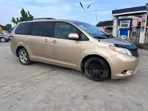Toyota Sienna 2012 Gold