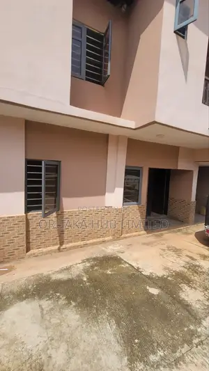8bdrm Condo in Ejeagwu Estate,  Gra, Awka for sale
