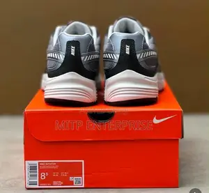 Nike Iniator Sneakers