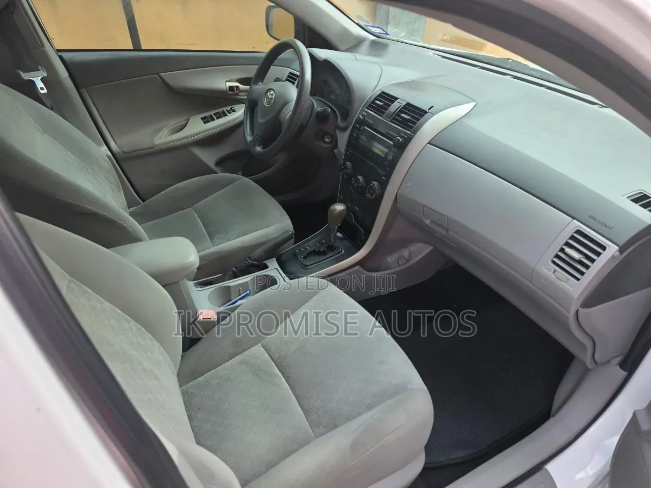 Toyota Corolla 2010 White