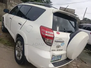 Toyota RAV4 2011 White