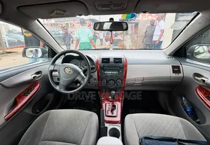 Toyota Corolla 2010 Silver