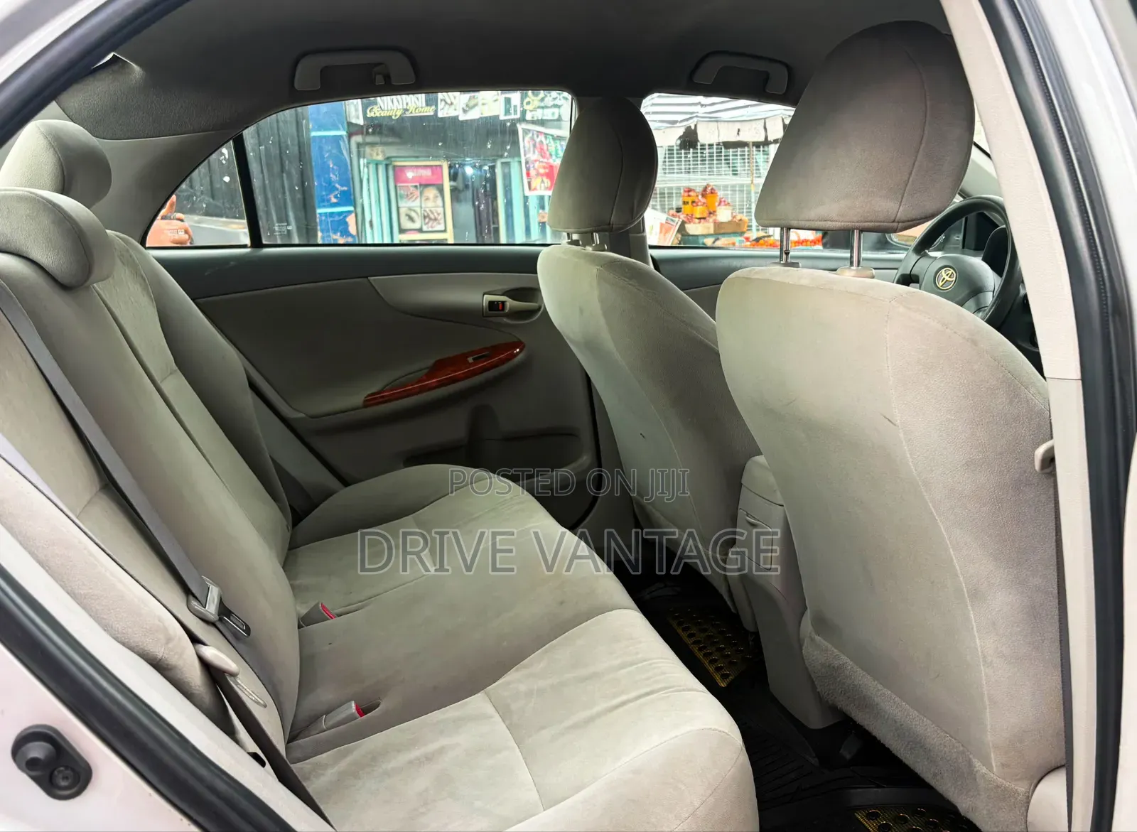 Toyota Corolla 2010 Silver
