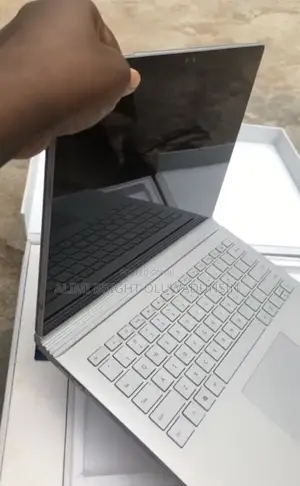 Laptop Microsoft Surface Book 8GB HDD+SSD 256GB