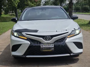 Toyota Camry XSE V6 FWD (3.5L 6cyl 8AM) 2018 White