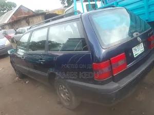 Volkswagen Passat 2004 Blue