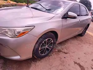 Toyota Camry LE 4dr Sedan (2.5L 4cyl 6A) 2015 Silver