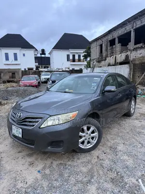 Toyota Camry Base 4dr Sedan (2.5L 4cyl 6M) 2010 Gray