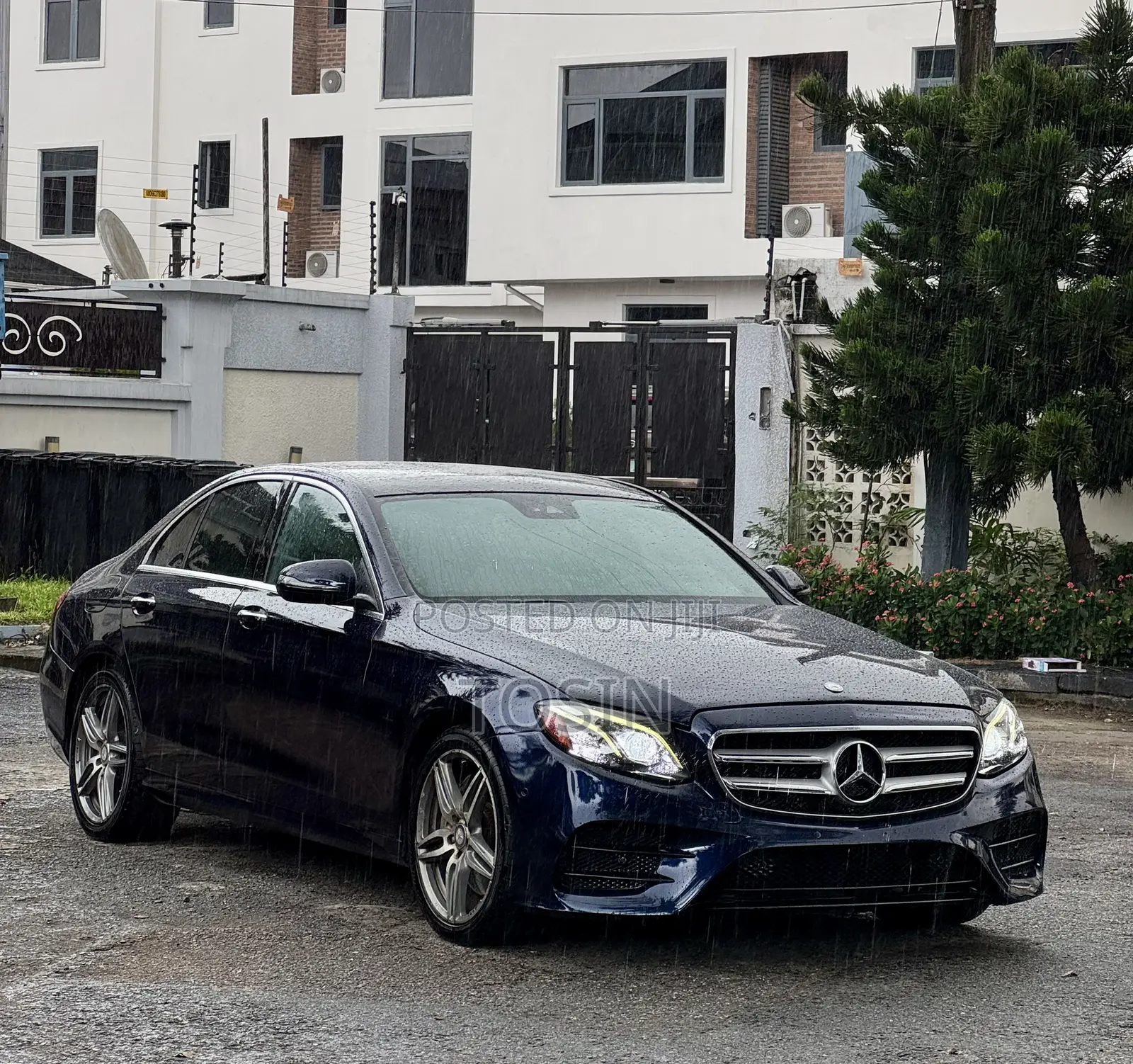 Mercedes-Benz E300 2017 Blue