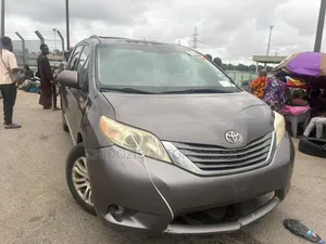 Toyota Sienna 2013 Gray