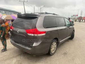 Toyota Sienna 2013 Gray