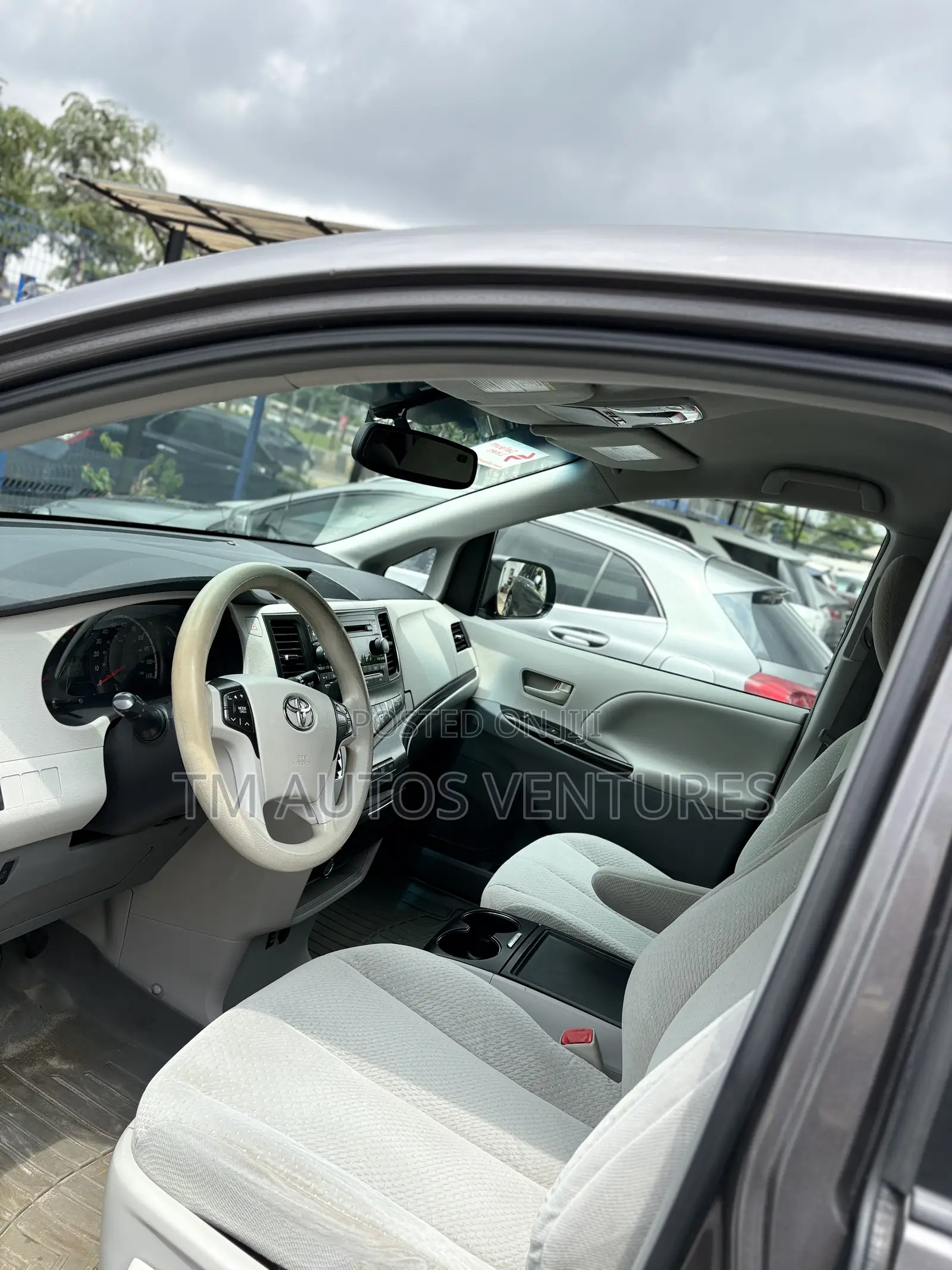 Toyota Sienna 2015 Brown