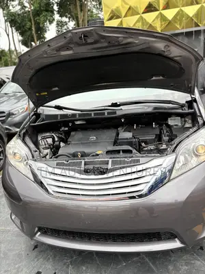 Toyota Sienna 2015 Brown