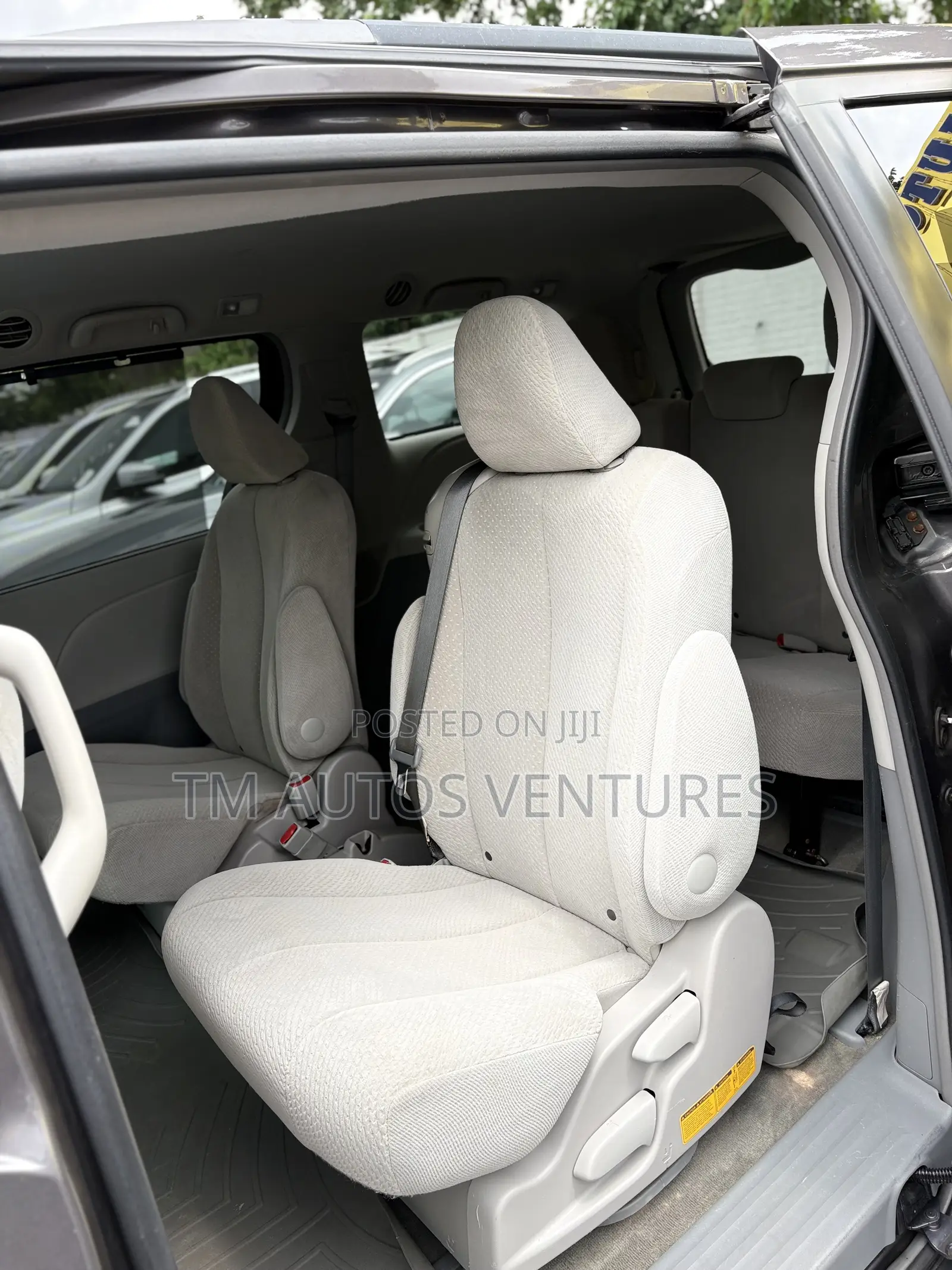 Toyota Sienna 2015 Brown