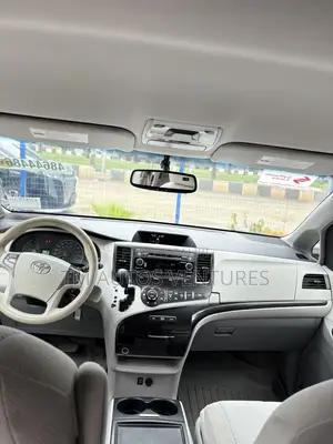 Toyota Sienna 2015 Brown