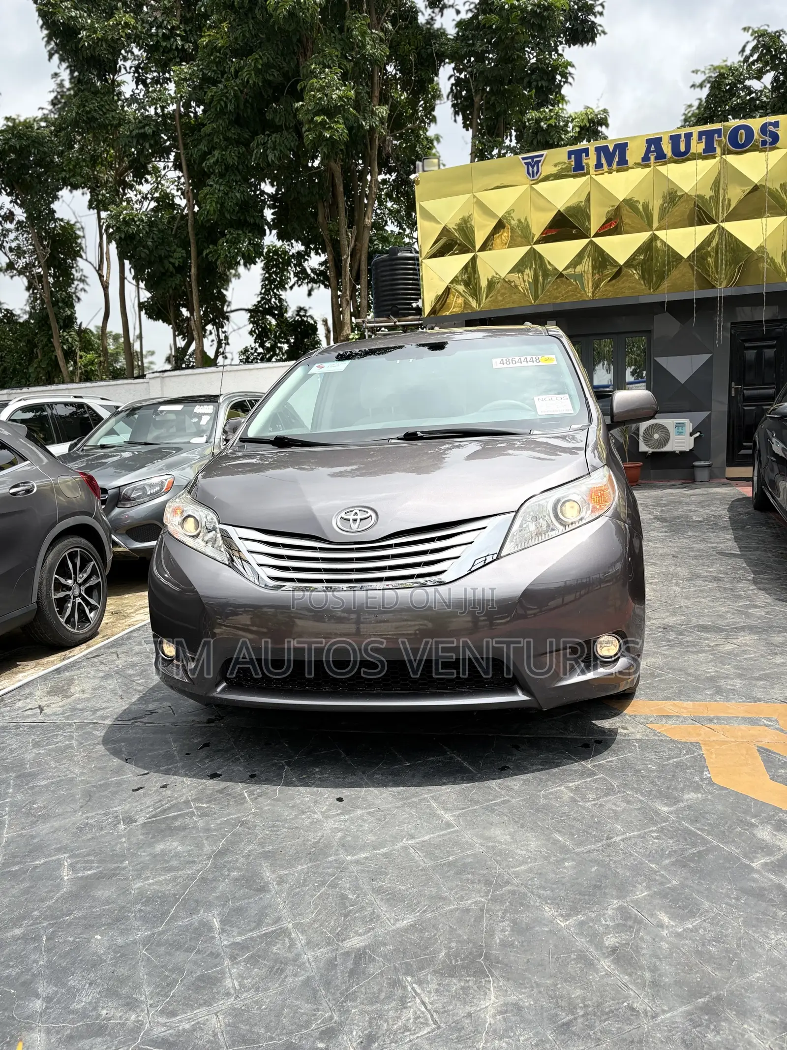 Toyota Sienna 2015 Brown