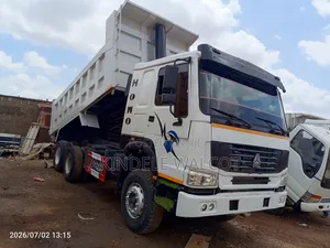 White Sino Truck Tipping Truck
