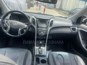 Hyundai Elantra 2012 Silver