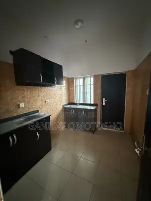3bdrm Block of Flats in Onishon, Lakowe for rent