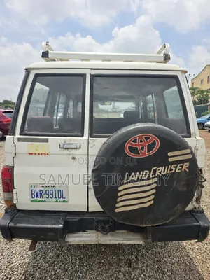 Toyota Land Cruiser 1987 White