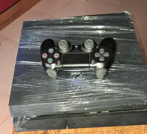 Ps4 Fat With Two Pad and Games Installed