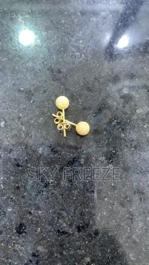 18karat Gold Earring