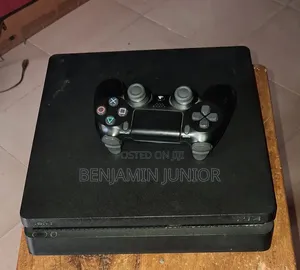 Ps4 Slim With Two Pad and Games Install