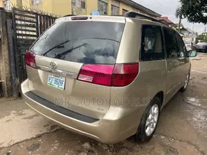 Toyota Camry 2005 Gold