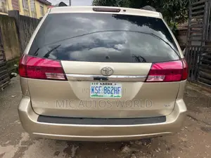 Toyota Camry 2005 Gold