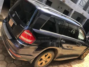 Mercedes-Benz GL-Class 2010 Blue