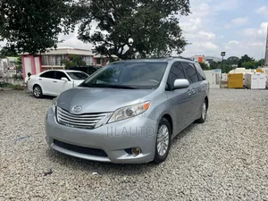 Toyota Sienna 2013 Silver