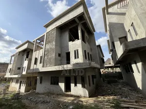 6bdrm Duplex in Guzape District for sale