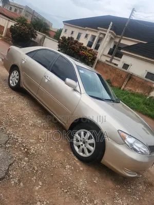 Toyota Camry LE 4dr Sedan (2.4L 4cyl 4A) 2004 Gold