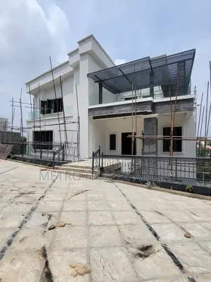 8bdrm Mansion in Minister'S Hill, Maitama for sale