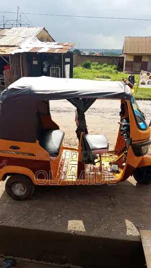 TVS King Cargo 2025 Yellow