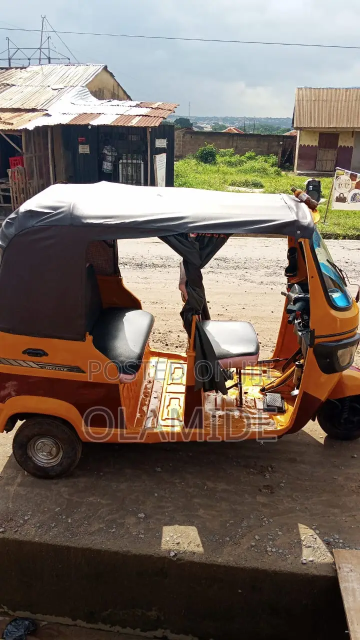 TVS King Cargo 2025 Yellow
