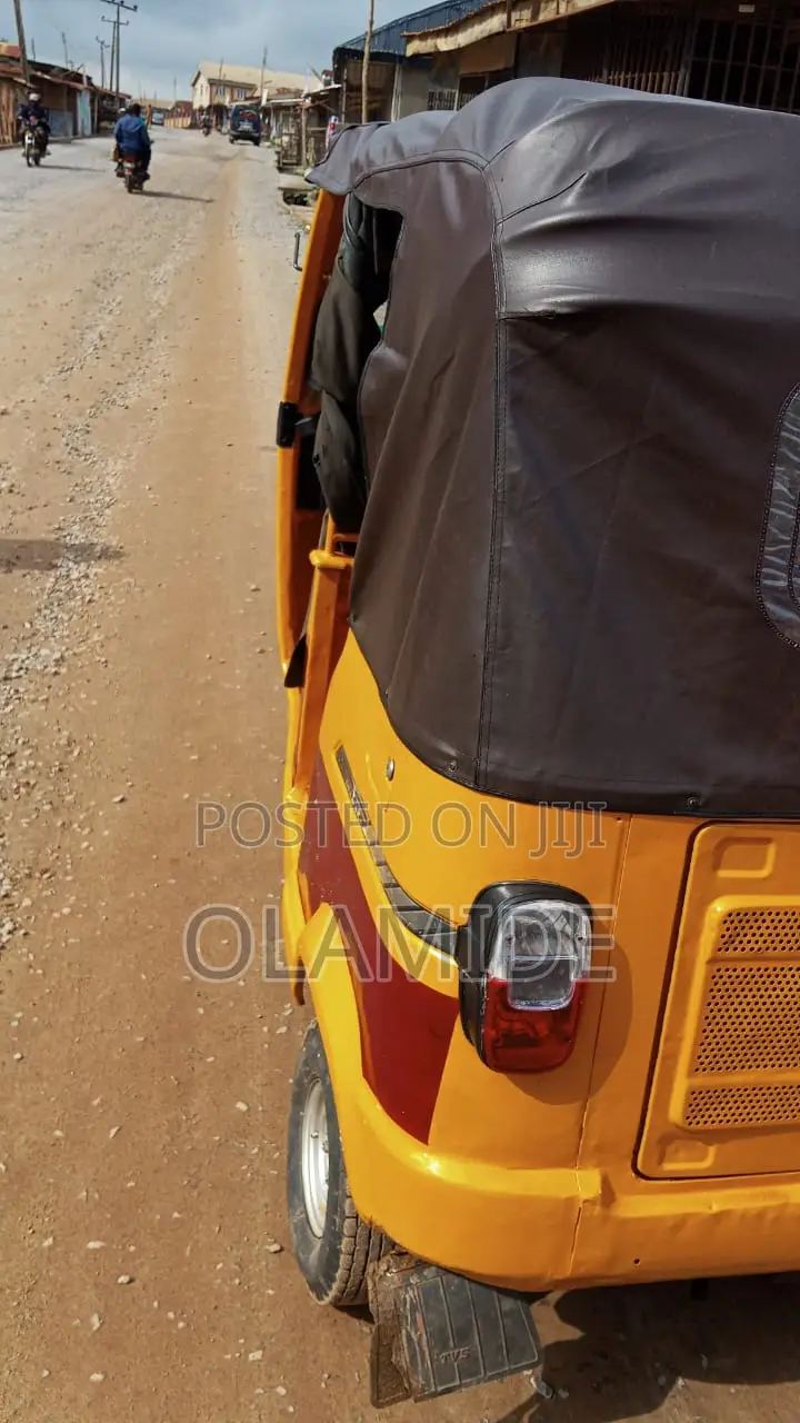 TVS King Cargo 2025 Yellow