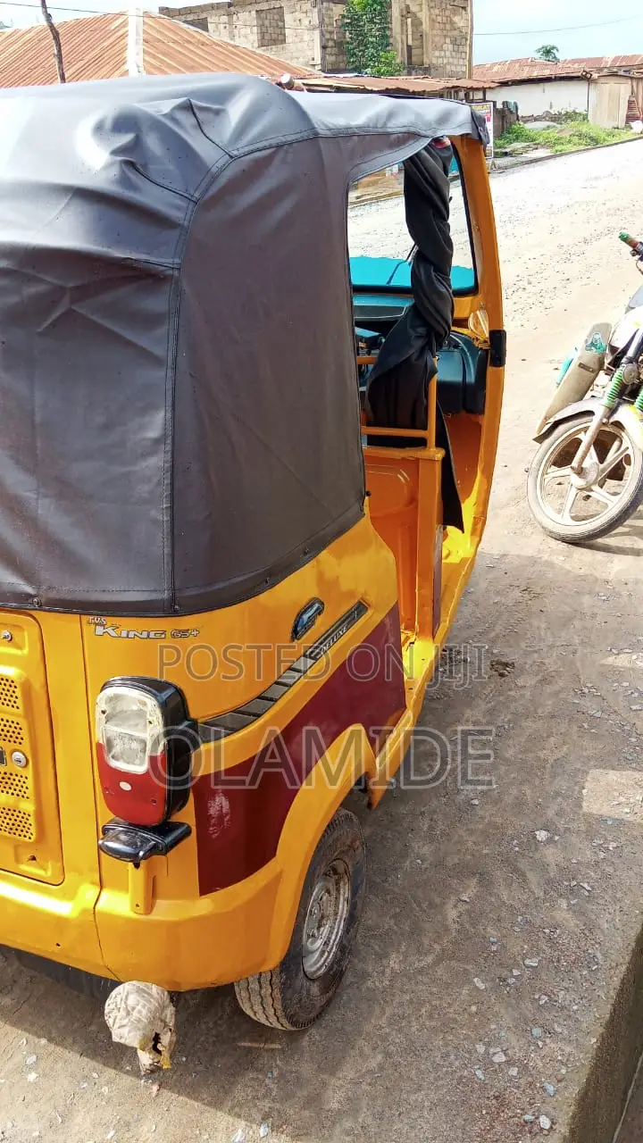 TVS King Cargo 2025 Yellow