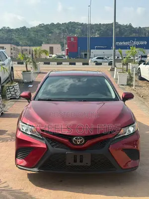 Toyota Camry SE FWD (2.5L 4cyl 8AM) 2018 Red