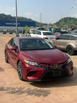 Toyota Camry SE FWD (2.5L 4cyl 8AM) 2018 Red