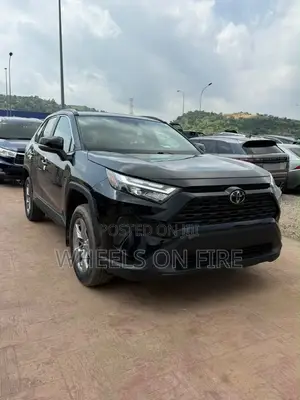 Toyota RAV4 XLE 2022 Black