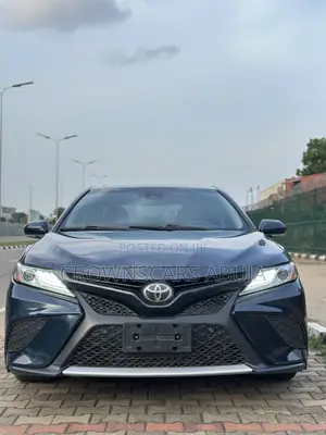 Toyota Camry 2018 Blue