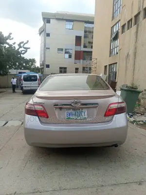 Toyota Camry LE 4dr Sedan (2.4L 4cyl 5A) 2009 Gold