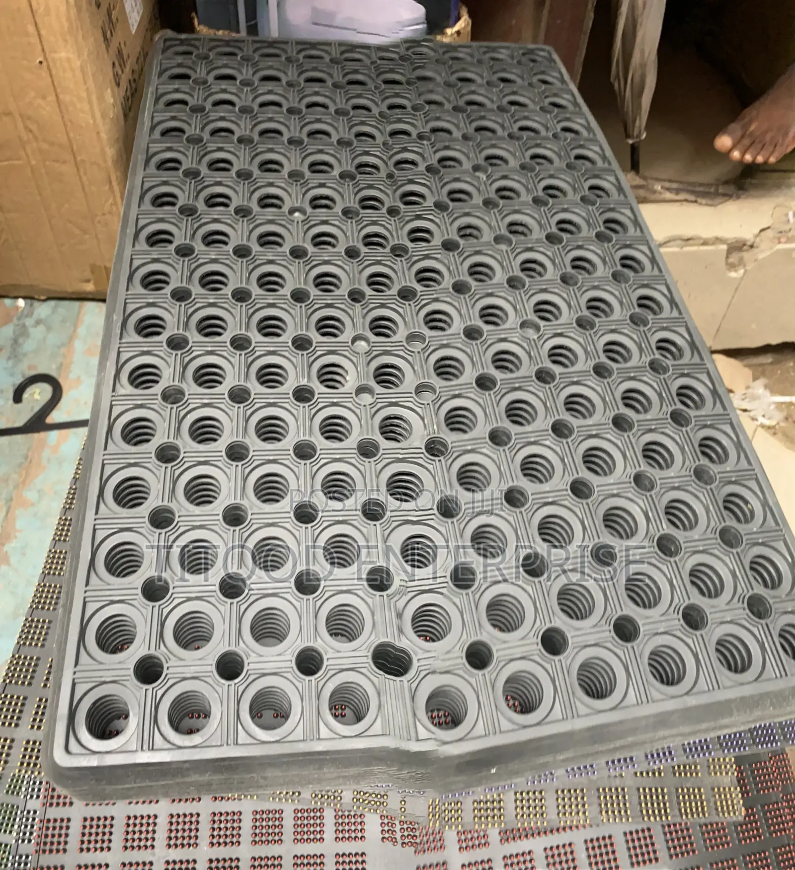 Hollow Foot Mat