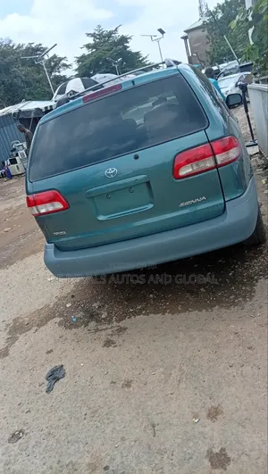Toyota Sienna 2004 Green