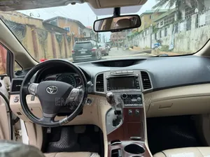 Toyota Venza XLE 2011 White
